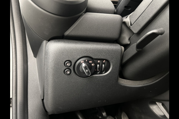 MINI 3-deurs 1.5 Classic Facelift Digital Cockpit/Carplay/Navi/Keyless entry/Park.sens