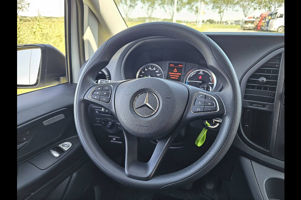 Mercedes-Benz eVito eVito 112 L3 60 kWh Cruise control, Airco, Pdc, Carplay, Camera, Climate control, Stoelverwarming, 280KM WLTP, 80kw-snelladen
