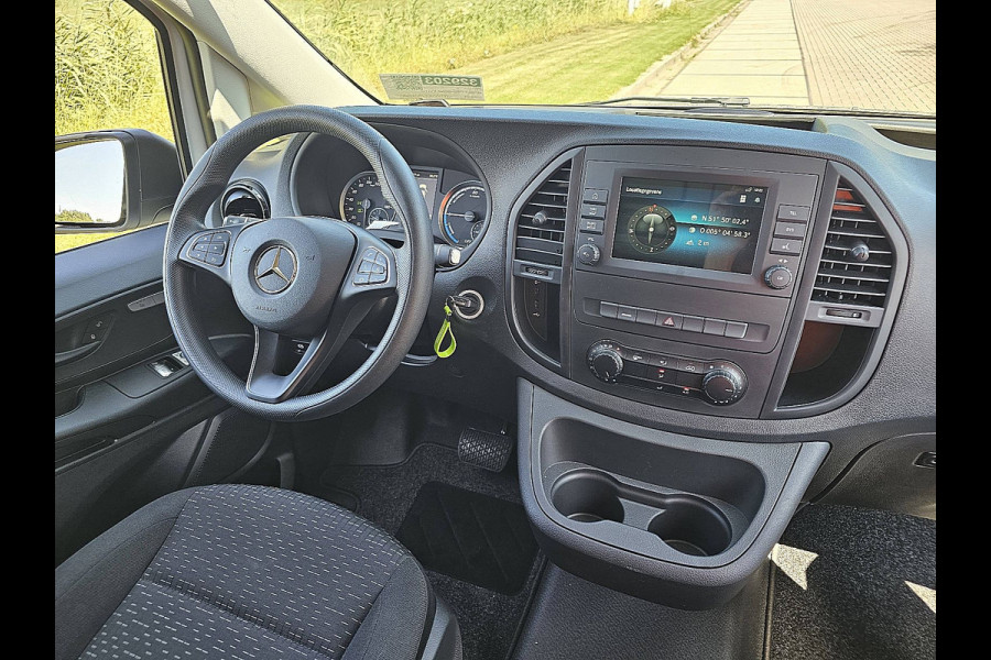 Mercedes-Benz eVito eVito 112 L3 60 kWh Cruise control, Airco, Pdc, Carplay, Camera, Climate control, Stoelverwarming, 280KM WLTP, 80kw-snelladen