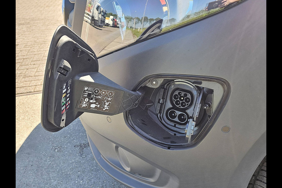 Mercedes-Benz eVito eVito 112 L3 60 kWh Cruise control, Airco, Pdc, Carplay, Camera, Climate control, Stoelverwarming, 280KM WLTP, 80kw-snelladen