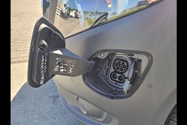 Mercedes-Benz eVito eVito 112 L3 60 kWh Cruise control, Airco, Pdc, Carplay, Camera, Climate control, Stoelverwarming, 280KM WLTP, 80kw-snelladen