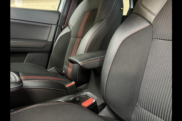 Renault Captur 1.6 E-Tech 160 R.S. Line | Groot Navi | 18" | Stoelverwarming | Camera | PDC V+A |