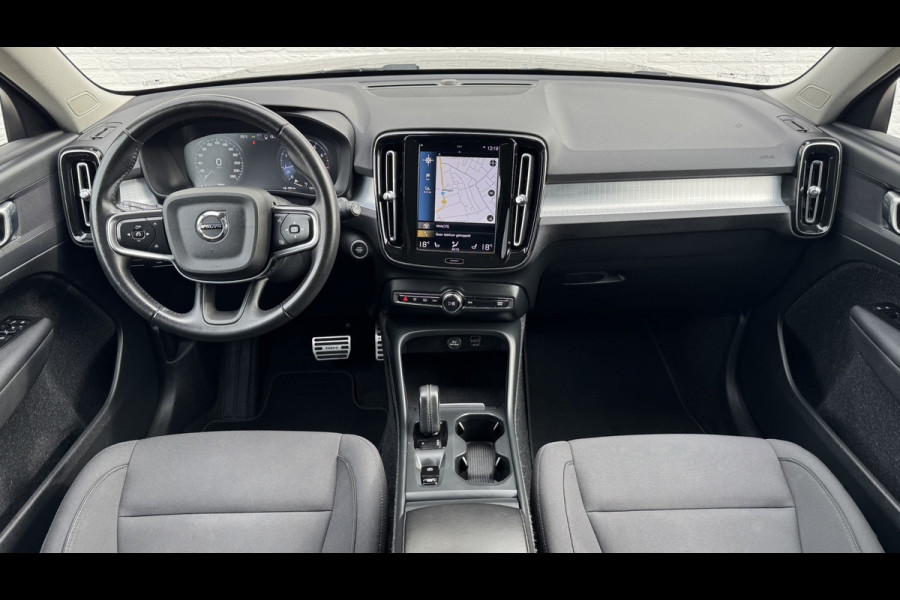 Volvo XC40 1.5 T2 Momentum Core Achteruitrijcamera Carplay Adaptive Cruise Climate Control Stoel en Stuurverwarming