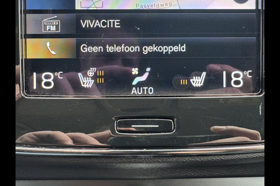 Volvo XC40 1.5 T2 Momentum Core Achteruitrijcamera Carplay Adaptive Cruise Climate Control Stoel en Stuurverwarming
