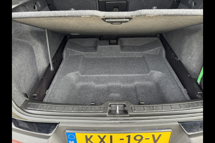 Volvo XC40 1.5 T2 Momentum Core Achteruitrijcamera Carplay Adaptive Cruise Climate Control Stoel en Stuurverwarming