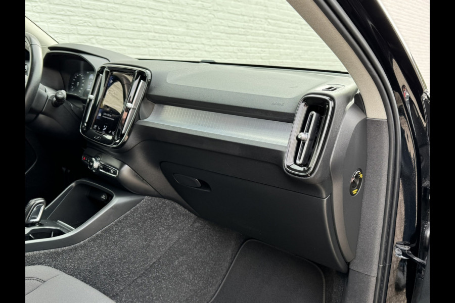 Volvo XC40 1.5 T2 Momentum Core Achteruitrijcamera Carplay Adaptive Cruise Climate Control Stoel en Stuurverwarming