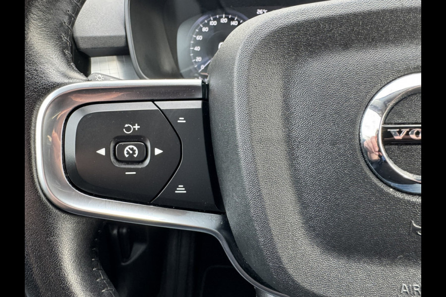 Volvo XC40 1.5 T2 Momentum Core Achteruitrijcamera Carplay Adaptive Cruise Climate Control Stoel en Stuurverwarming