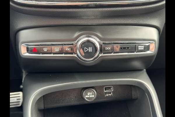 Volvo XC40 1.5 T2 Momentum Core Achteruitrijcamera Carplay Adaptive Cruise Climate Control Stoel en Stuurverwarming