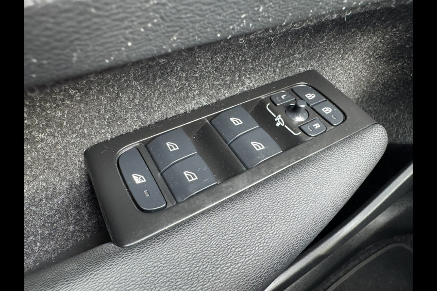 Volvo XC40 1.5 T2 Momentum Core Achteruitrijcamera Carplay Adaptive Cruise Climate Control Stoel en Stuurverwarming