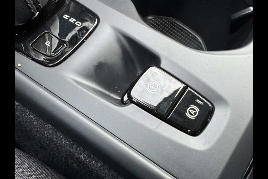 Volvo XC40 1.5 T2 Momentum Core Achteruitrijcamera Carplay Adaptive Cruise Climate Control Stoel en Stuurverwarming