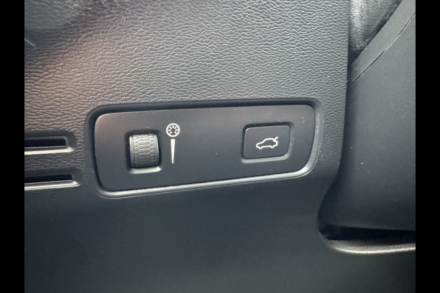 Volvo XC40 1.5 T2 Momentum Core Achteruitrijcamera Carplay Adaptive Cruise Climate Control Stoel en Stuurverwarming