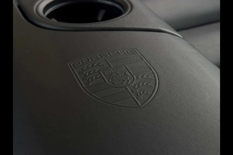 Porsche Taycan Turbo 93 kWh (Goed OndH, Panorama, Passagier Display, Bose, LuchtVering, SportChrono, Ledere Dash, 360 Camera, Etc)