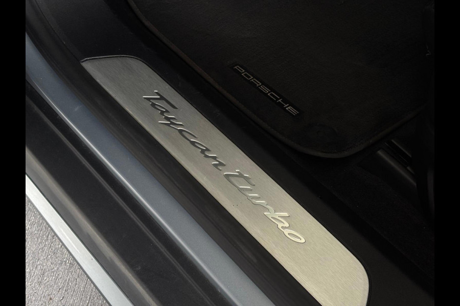 Porsche Taycan Turbo 93 kWh (Goed OndH, Panorama, Passagier Display, Bose, LuchtVering, SportChrono, Ledere Dash, 360 Camera, Etc)