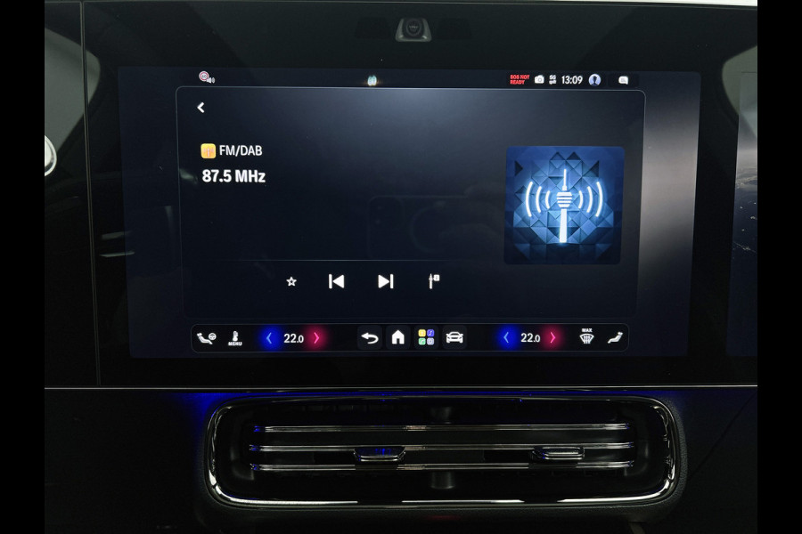 Mercedes-Benz CLA-Klasse 250+ Business Solution AMG 85.5 kWh | Edition 1 pakket | Premium Pakket | Winterpakket | Trekhaak | Vast panoramadak | Burmester Surround Sound | Sportstoelen | GUARD 360° | 19 inch vijf-dubbelspaaks lichtmetalen AMG-velgen |