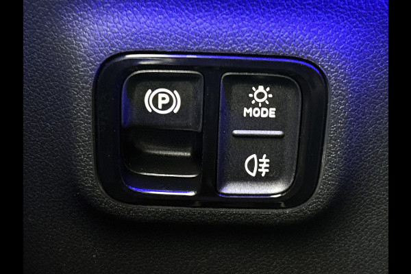 Mercedes-Benz CLA-Klasse 250+ Business Solution AMG 85.5 kWh | Edition 1 pakket | Premium Pakket | Winterpakket | Trekhaak | Vast panoramadak | Burmester Surround Sound | Sportstoelen | GUARD 360° | 19 inch vijf-dubbelspaaks lichtmetalen AMG-velgen |