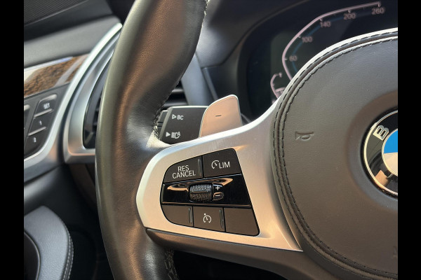 BMW X3 xDrive30e Executive | M pakket | Trekhaak | LED koplampen |  Keyless entry | Elektrsiche achterklep | Live Cockpit Professional | Elektrisch verstelbare stoel(en) met geheugen | Houtafwerking interieur | Voorstoelen verwarmd
