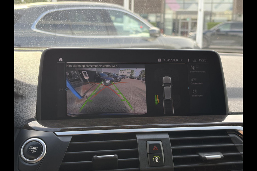 BMW X3 xDrive30e Executive | M pakket | Trekhaak | LED koplampen |  Keyless entry | Elektrsiche achterklep | Live Cockpit Professional | Elektrisch verstelbare stoel(en) met geheugen | Houtafwerking interieur | Voorstoelen verwarmd