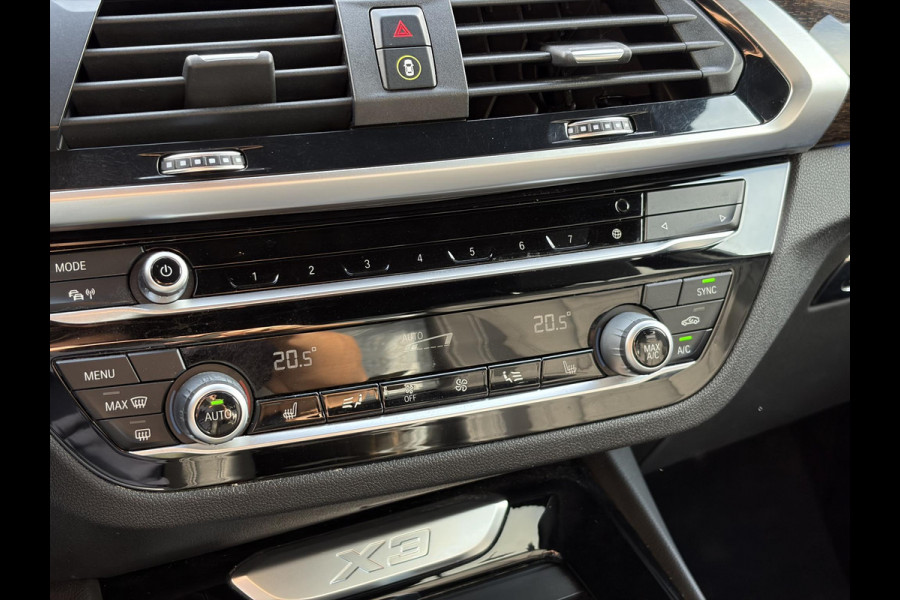 BMW X3 xDrive30e Executive | M pakket | Trekhaak | LED koplampen |  Keyless entry | Elektrsiche achterklep | Live Cockpit Professional | Elektrisch verstelbare stoel(en) met geheugen | Houtafwerking interieur | Voorstoelen verwarmd