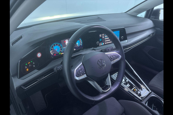 Volkswagen Golf 1.5 eTSI Style 130 pk Automaat (DSG) | Navigatie via App | Parkeersensoren | Achteruitrijcamera | Adaptieve Cruise Control | Stoelverwarming | Autom. airco (3 zones) |