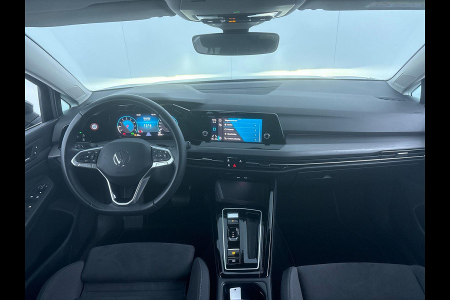 Volkswagen Golf 1.5 eTSI Style 130 pk Automaat (DSG) | Navigatie via App | Parkeersensoren | Achteruitrijcamera | Adaptieve Cruise Control | Stoelverwarming | Autom. airco (3 zones) |