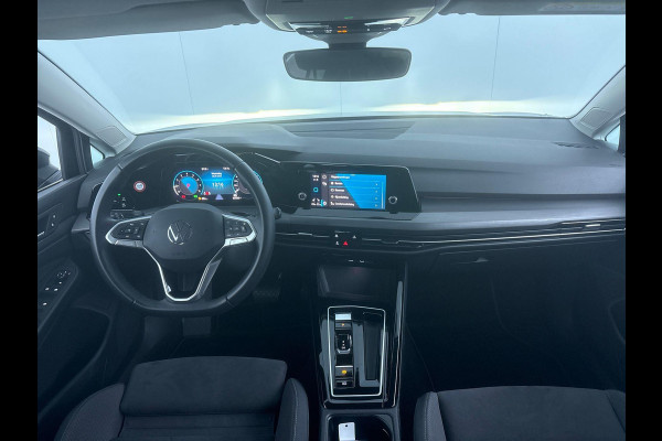 Volkswagen Golf 1.5 eTSI Style 130 pk Automaat (DSG) | Navigatie via App | Parkeersensoren | Achteruitrijcamera | Adaptieve Cruise Control | Stoelverwarming | Autom. airco (3 zones) |