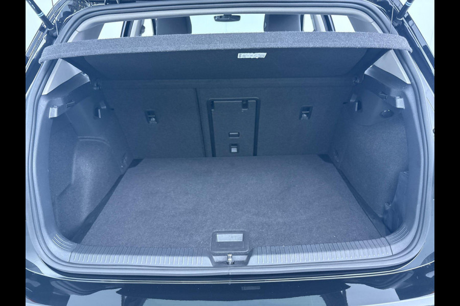 Volkswagen Golf 1.5 eTSI Style 130 pk Automaat (DSG) | Navigatie via App | Parkeersensoren | Achteruitrijcamera | Adaptieve Cruise Control | Stoelverwarming | Autom. airco (3 zones) |