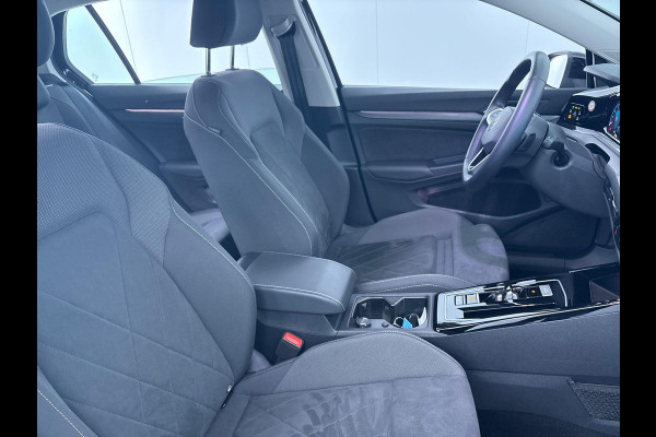 Volkswagen Golf 1.5 eTSI Style 130 pk Automaat (DSG) | Navigatie via App | Parkeersensoren | Achteruitrijcamera | Adaptieve Cruise Control | Stoelverwarming | Autom. airco (3 zones) |