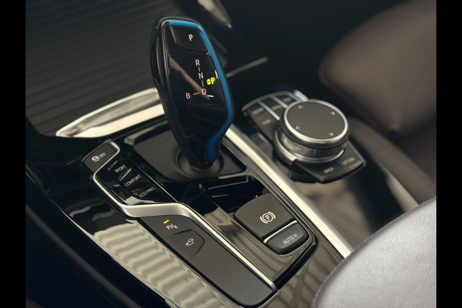 BMW iX3 High Executive 80 kWh M-pakket (NL-auto, Dealer OnderH, Panoramadak, Navi Pro, 360 Camera, Leder, Auto Pilot, StoelV, Etc)