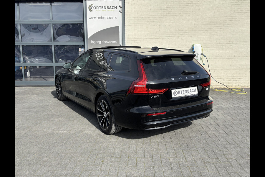 Volvo V60 2.0 T8 Plug-in hybrid AWD Ultimate Dark | Zwenkbare trekhaak | Panoramadak | Adaptieve cruise | Memory | Harman Kardon |