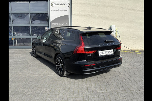 Volvo V60 2.0 T8 Plug-in hybrid AWD Ultimate Dark | Zwenkbare trekhaak | Panoramadak | Adaptieve cruise | Memory | Harman Kardon |