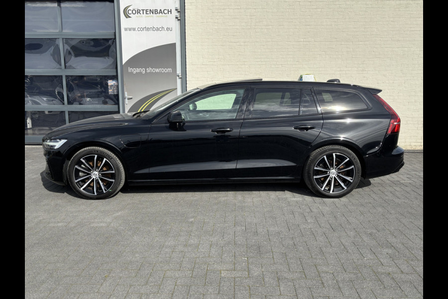 Volvo V60 2.0 T8 Plug-in hybrid AWD Ultimate Dark | Zwenkbare trekhaak | Panoramadak | Adaptieve cruise | Memory | Harman Kardon |