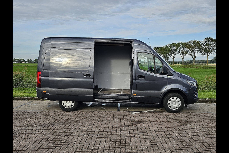 Mercedes-Benz Sprinter 317 1.9 CDI L2H2 RWD Cruise control, Airco, Carplay, Navi, Camera, Led, Lane-assist, Climate control, Dodehoek detectie, 3,5T-trekhaak