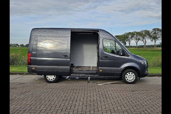 Mercedes-Benz Sprinter 317 1.9 CDI L2H2 RWD Cruise control, Airco, Carplay, Navi, Camera, Led, Lane-assist, Climate control, Dodehoek detectie, 3,5T-trekhaak