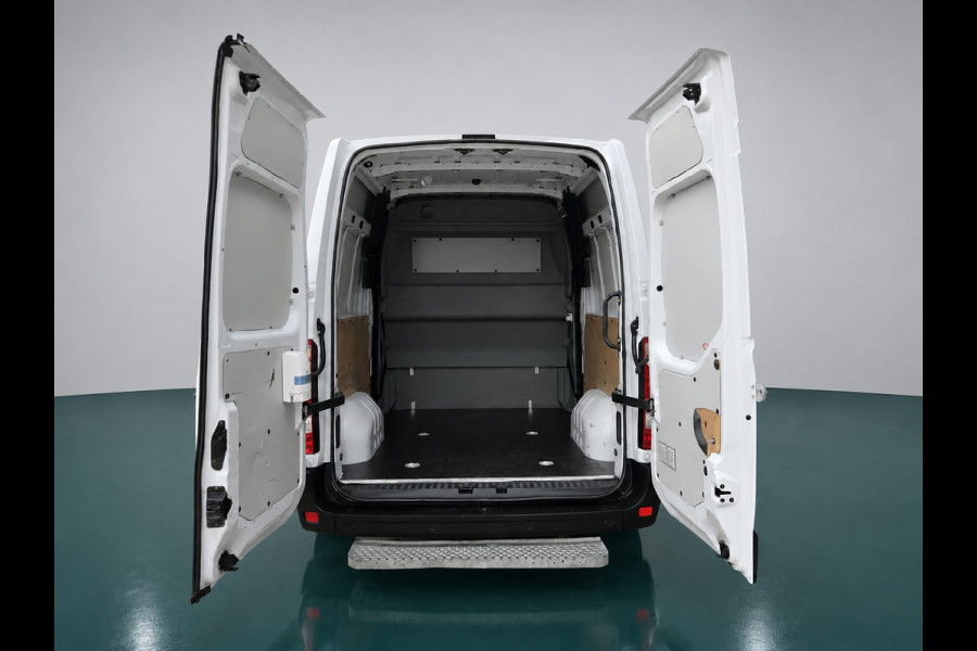 Renault Master T35 2.3 dCi L2H2 DC 7-Persoons Airco Cruisecontrol 136Pk Dubbelcabine