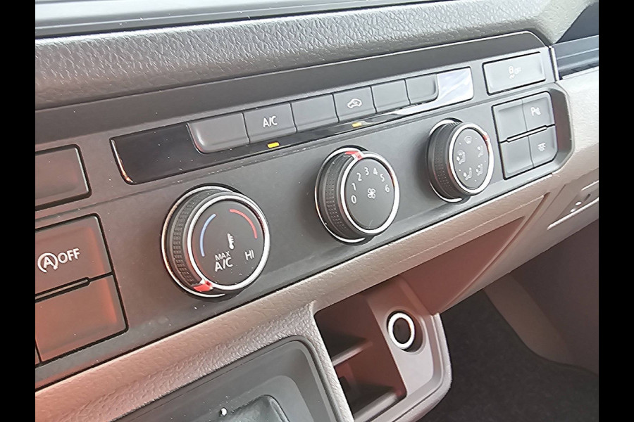 Volkswagen Crafter 35 2.0 TDI L3H3 Cruise control, Airco, Pdc, Carplay, Navi, Camera, 3T-trekhaak, 2x Draaistoelen *Bijzonder geschikt als camper*