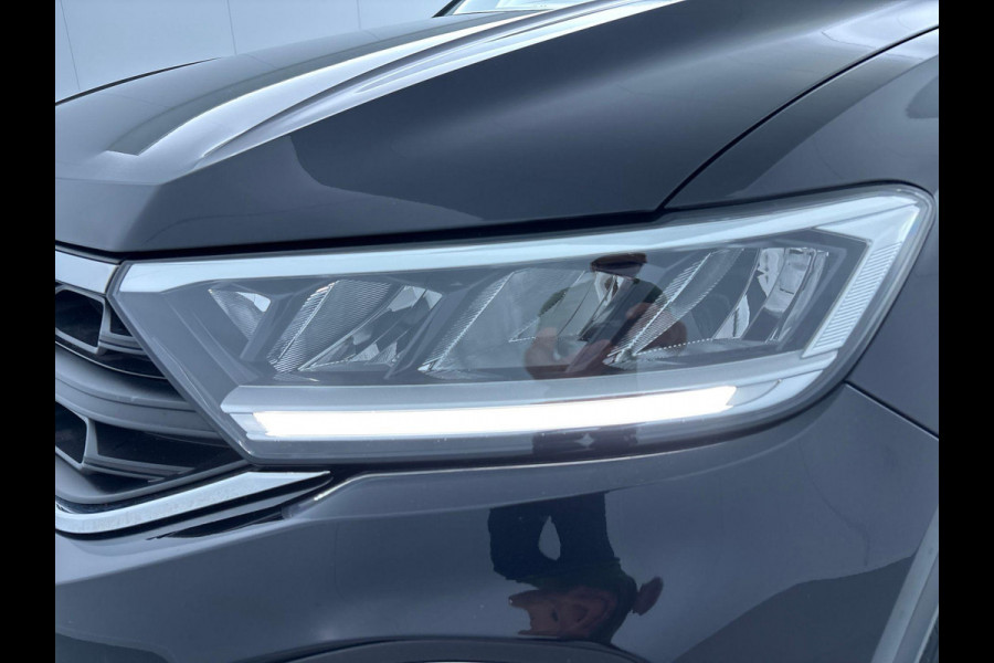 Volkswagen T-Roc 1.0 TSI Life Edition 110 pk | Verlengde garantie | Navigatie | Parkeersensoren (Park assist) | Achteruitrijcamera | Adaptieve cruise control |