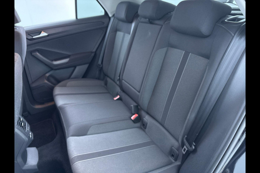 Volkswagen T-Roc 1.0 TSI Life Edition 110 pk | Verlengde garantie | Navigatie | Parkeersensoren (Park assist) | Achteruitrijcamera | Adaptieve cruise control |