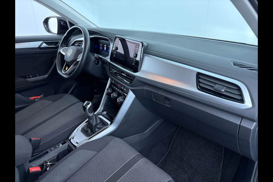 Volkswagen T-Roc 1.0 TSI Life Edition 110 pk | Verlengde garantie | Navigatie | Parkeersensoren (Park assist) | Achteruitrijcamera | Adaptieve cruise control |