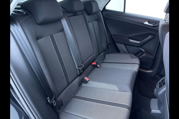 Volkswagen T-Roc 1.0 TSI Life Edition 110 pk | Verlengde garantie | Navigatie | Parkeersensoren (Park assist) | Achteruitrijcamera | Adaptieve cruise control |