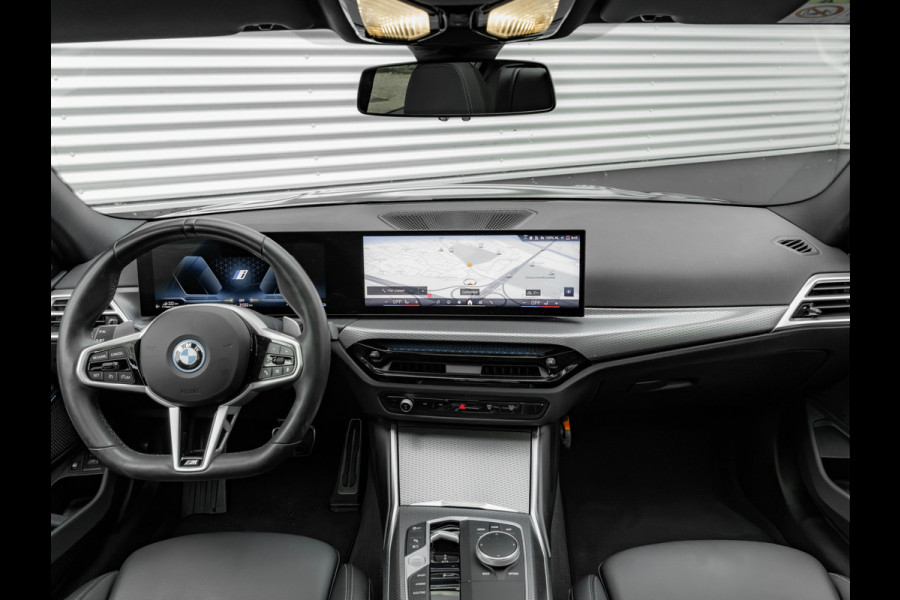 BMW 3-serie 330e M-Sport - LCI 2 - Schuifdak - Trekhaak - Widescreen - Hifi - Camera