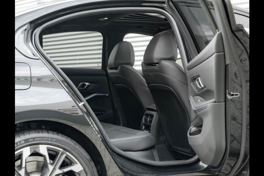 BMW 3-serie 330e M-Sport - LCI 2 - Schuifdak - Trekhaak - Widescreen - Hifi - Camera