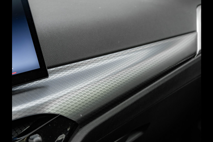BMW 3-serie 330e M-Sport - LCI 2 - Schuifdak - Trekhaak - Widescreen - Hifi - Camera