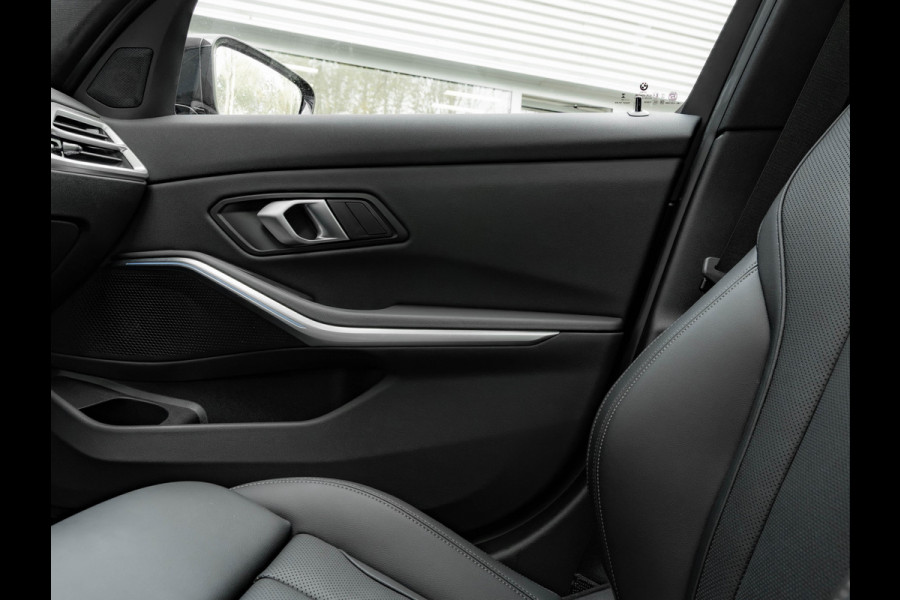 BMW 3-serie 330e M-Sport - LCI 2 - Schuifdak - Trekhaak - Widescreen - Hifi - Camera