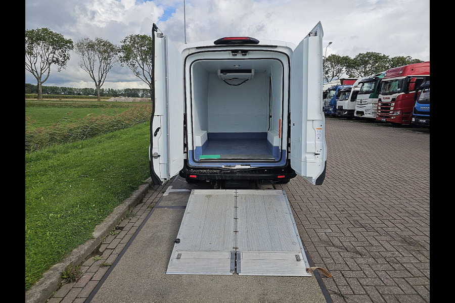 Ford Transit 350 2.0 TDCI L2H2 Trend AWD Cruise control, Airco, Pdc, Carplay, Camera, Dodehoek detectie, Koelen/Vriezen, Nacht/Dag koeling