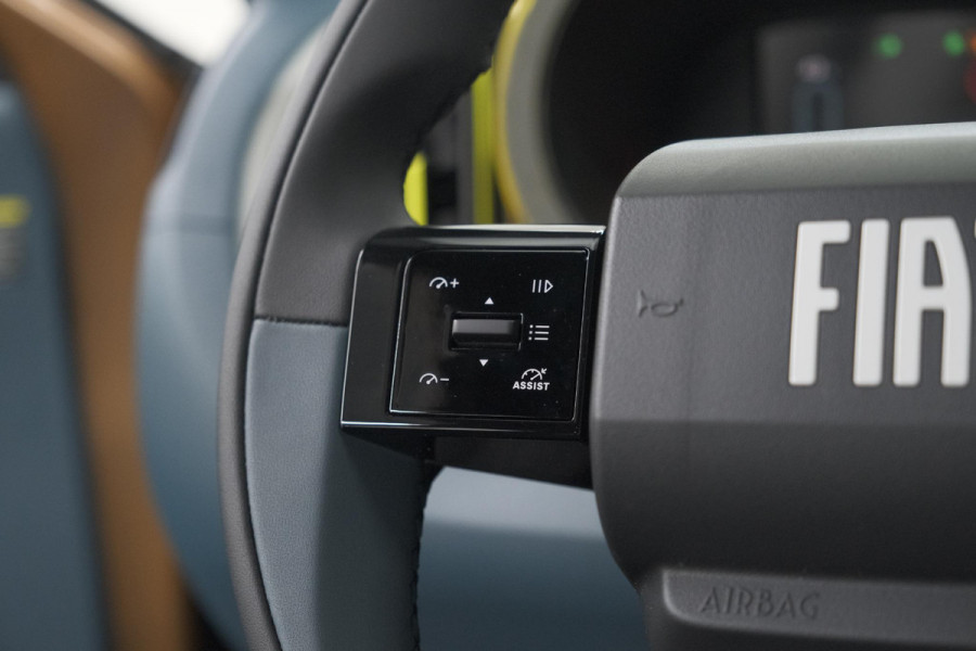 Fiat Grande Panda E La Prima 7 kW 44 kWh | 1 Fase | SOH 96% | Camera | Navigatie | Parkeersensoren