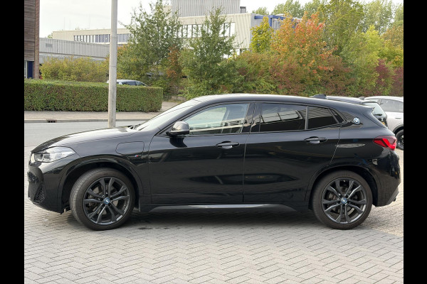 BMW X2 xDrive25e M Sport | 19 inch | Keyless entry | Elektrische achterklep | Sportstoelen | Stoelverwarming | Achteruitrijcamera | Head up Display | Koplampen adaptief