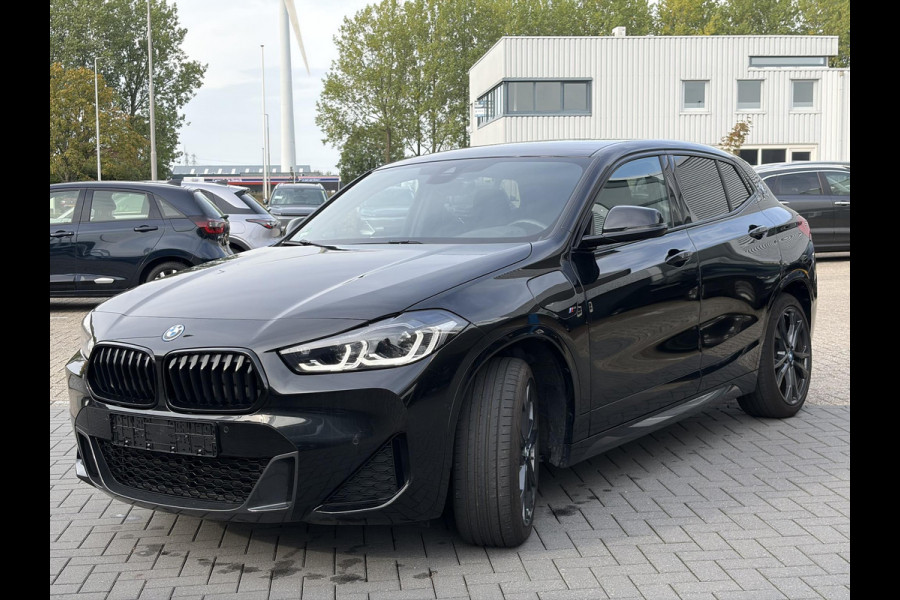 BMW X2 xDrive25e M Sport | 19 inch | Keyless entry | Elektrische achterklep | Sportstoelen | Stoelverwarming | Achteruitrijcamera | Head up Display | Koplampen adaptief