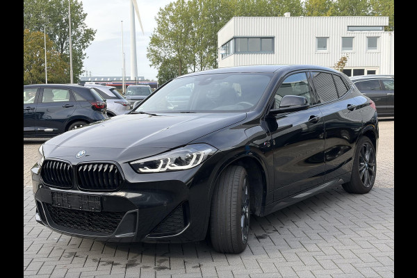 BMW X2 xDrive25e M Sport | 19 inch | Keyless entry | Elektrische achterklep | Sportstoelen | Stoelverwarming | Achteruitrijcamera | Head up Display | Koplampen adaptief