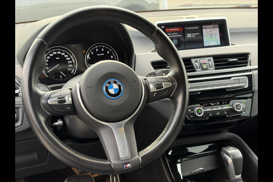 BMW X2 xDrive25e M Sport | 19 inch | Keyless entry | Elektrische achterklep | Sportstoelen | Stoelverwarming | Achteruitrijcamera | Head up Display | Koplampen adaptief