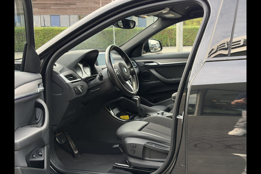 BMW X2 xDrive25e M Sport | 19 inch | Keyless entry | Elektrische achterklep | Sportstoelen | Stoelverwarming | Achteruitrijcamera | Head up Display | Koplampen adaptief